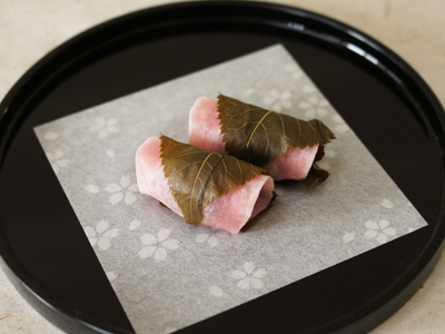 透かし和紙の敷紙 和菓子などに 風薫る 緑の風吹く季節が好き